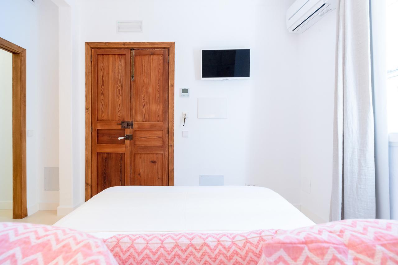 Llonga'S 11Th Youth Hostel Ciutadella  Eksteriør bilde